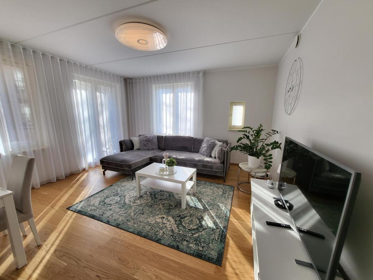 City Center Bright Home Талин Екстериор снимка